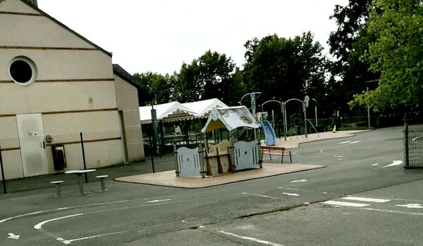 Photo de la cour de l'école maternelle